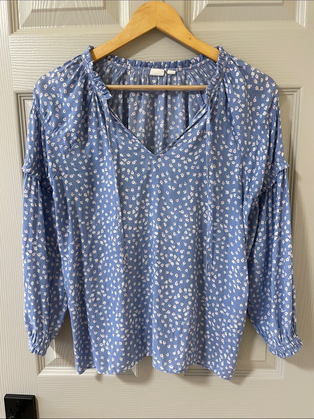 GAP Blue Ditsy Floral V-Neck Long Sleeve Blouse